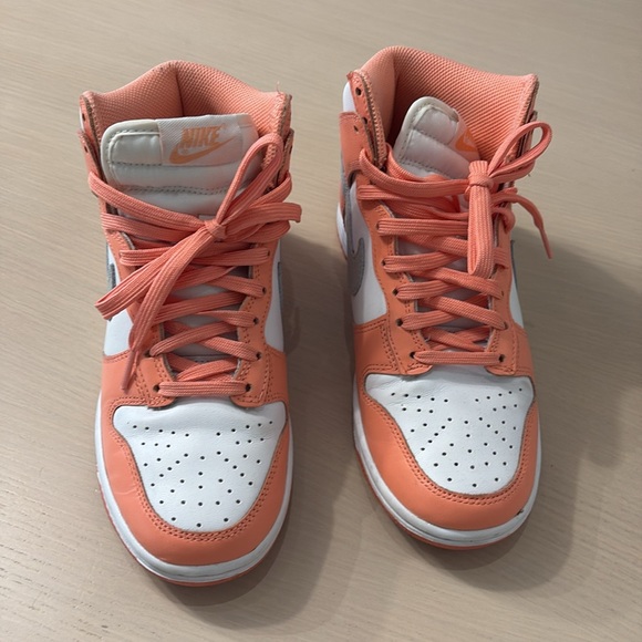 Coral Nike size 6 mid sneakers - Picture 2 of 4